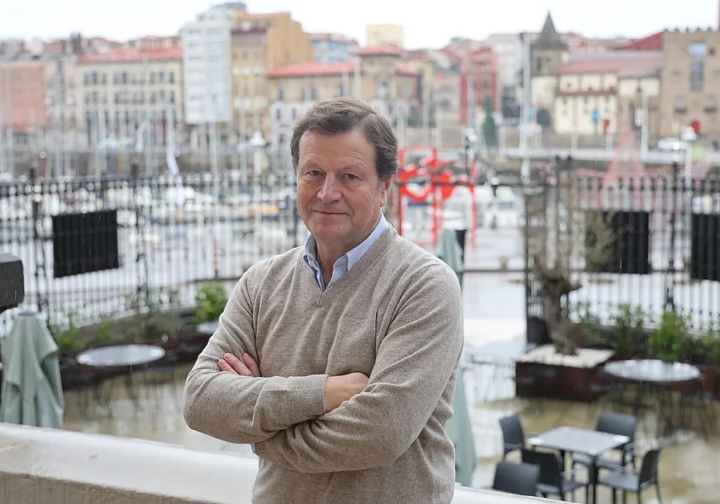 Enrique Lopez es el director general de queso tres oscos